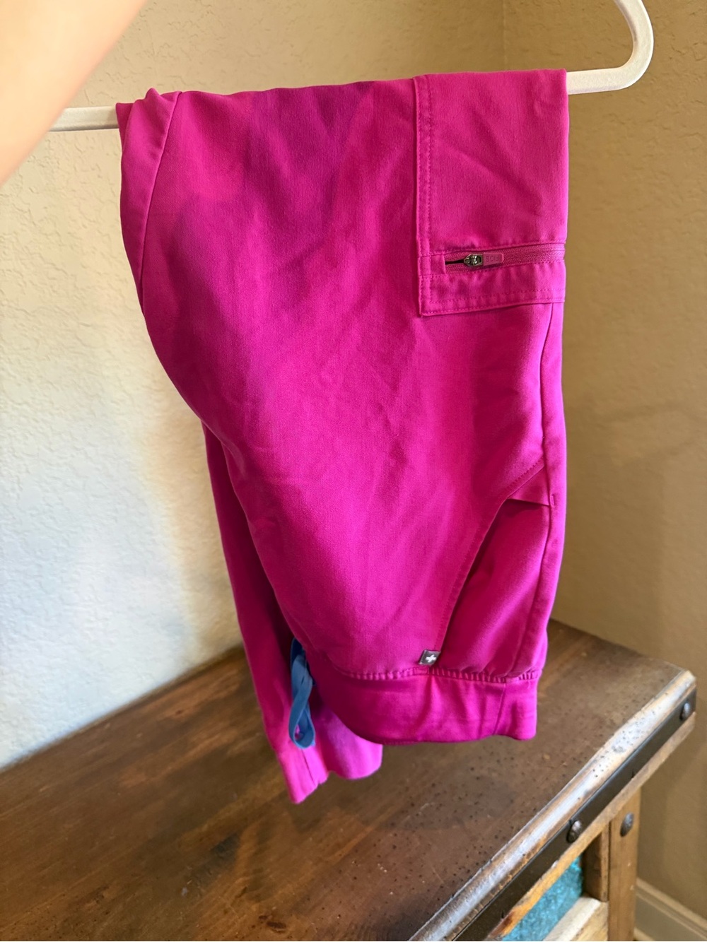 Figs Women’s Fuschia Joggers w/ Blue Drawstring